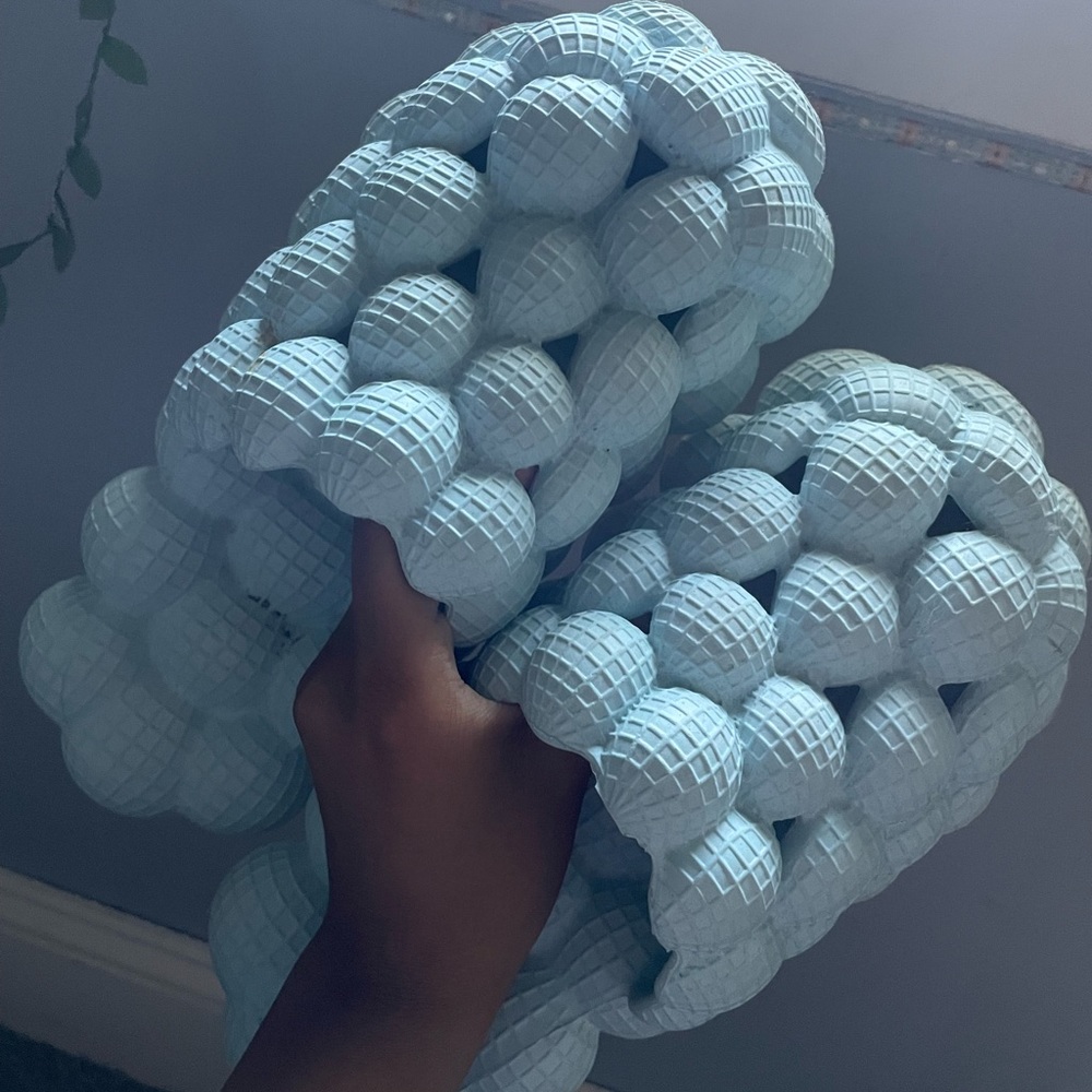 Light blue bubble slides, size 8 in women